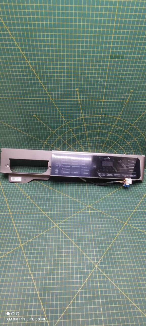 Панель LG F2H9HS2S С дефектом