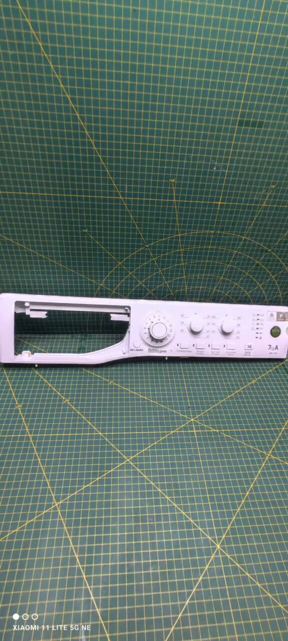 Панель Ariston WML7080 с дефектом
