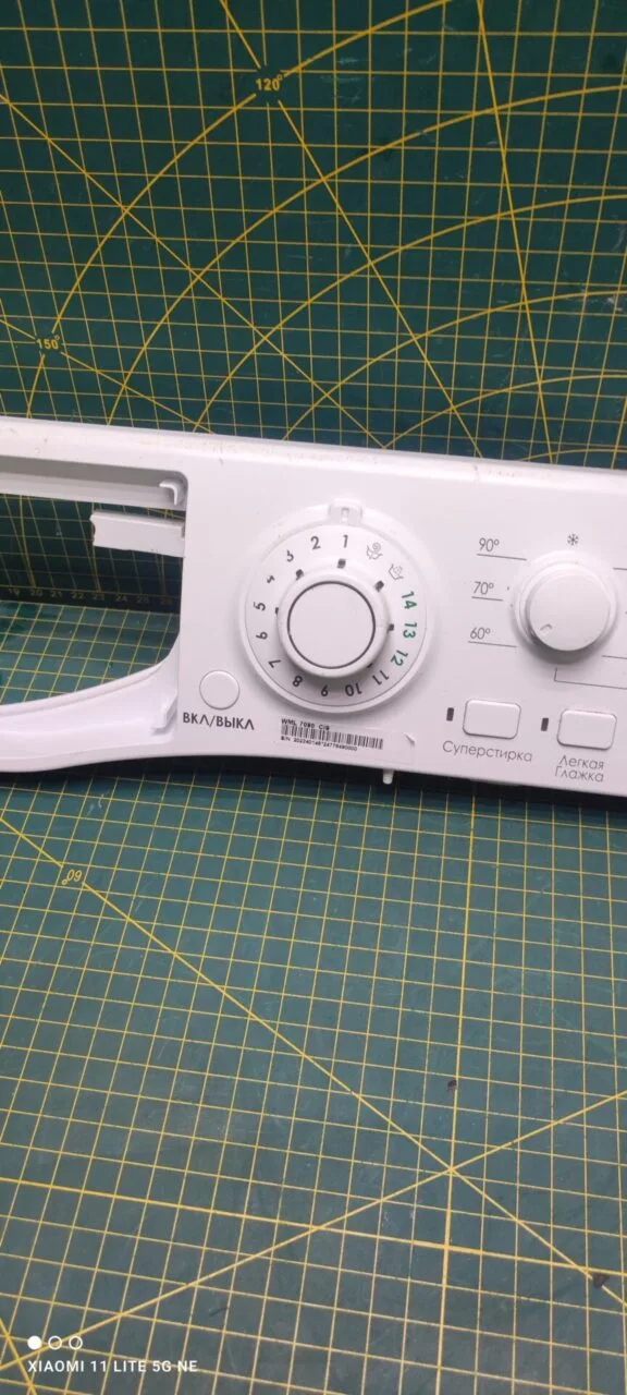 Панель Ariston WML7080 с дефектом