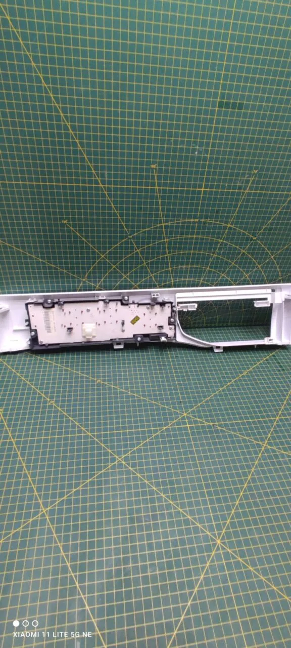 Панель Ariston WML7080 с дефектом