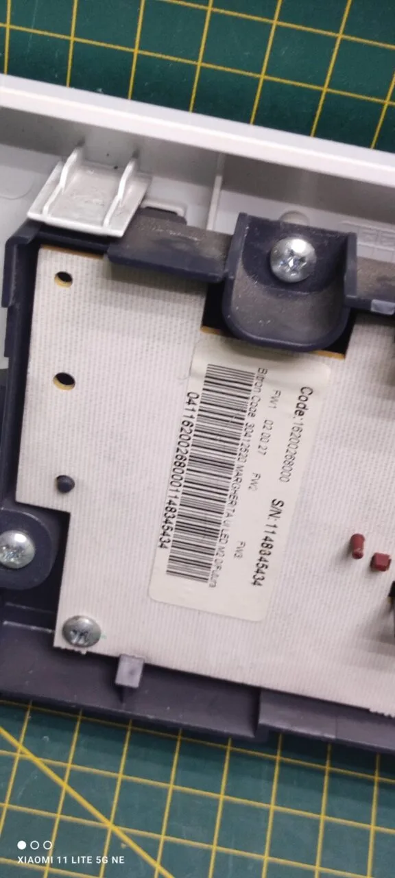 Панель Ariston WML7080 с дефектом