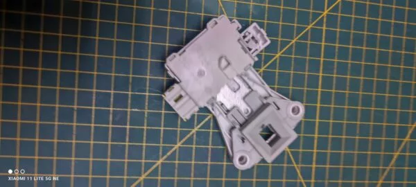 УБЛ (устройство блокировки люка) Electrolux 132846902