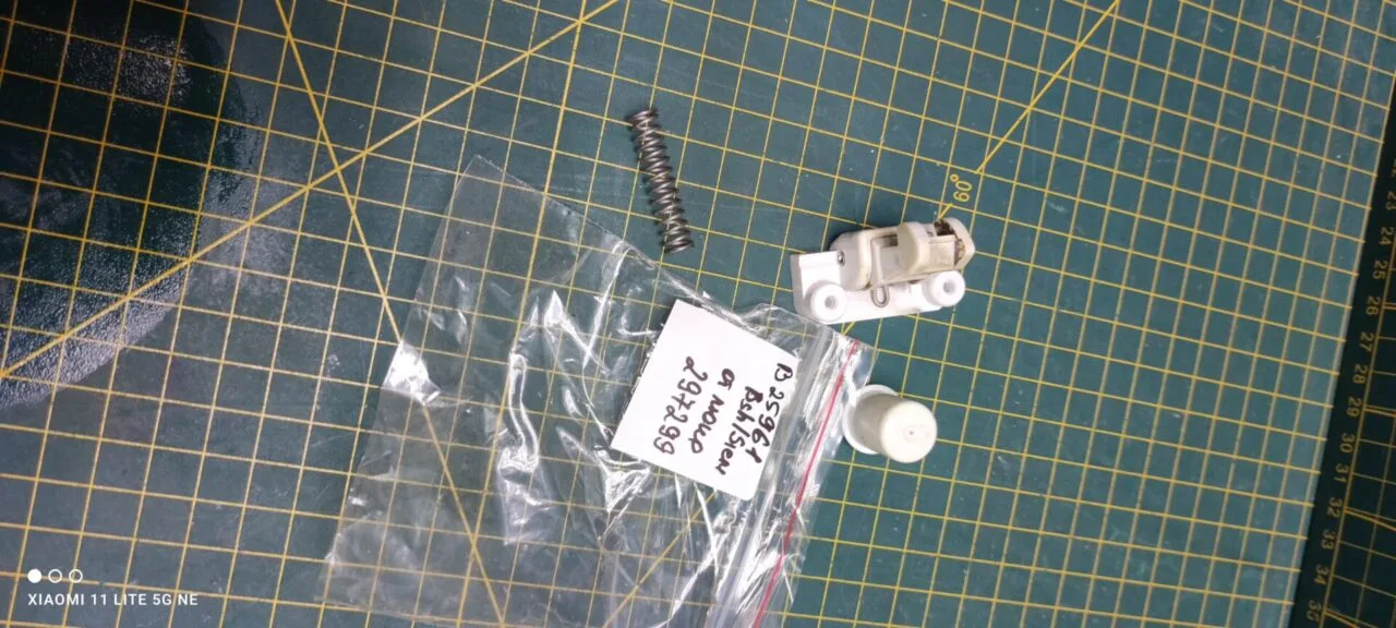 Крючок люка Bosch B25961