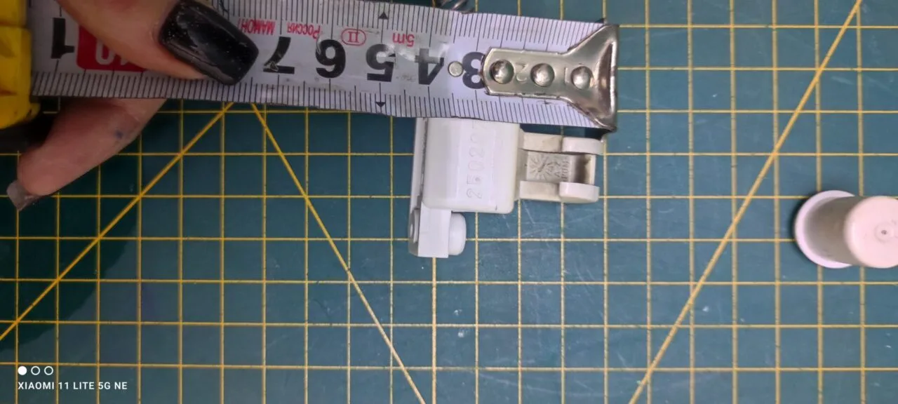 Крючок люка Bosch B25961