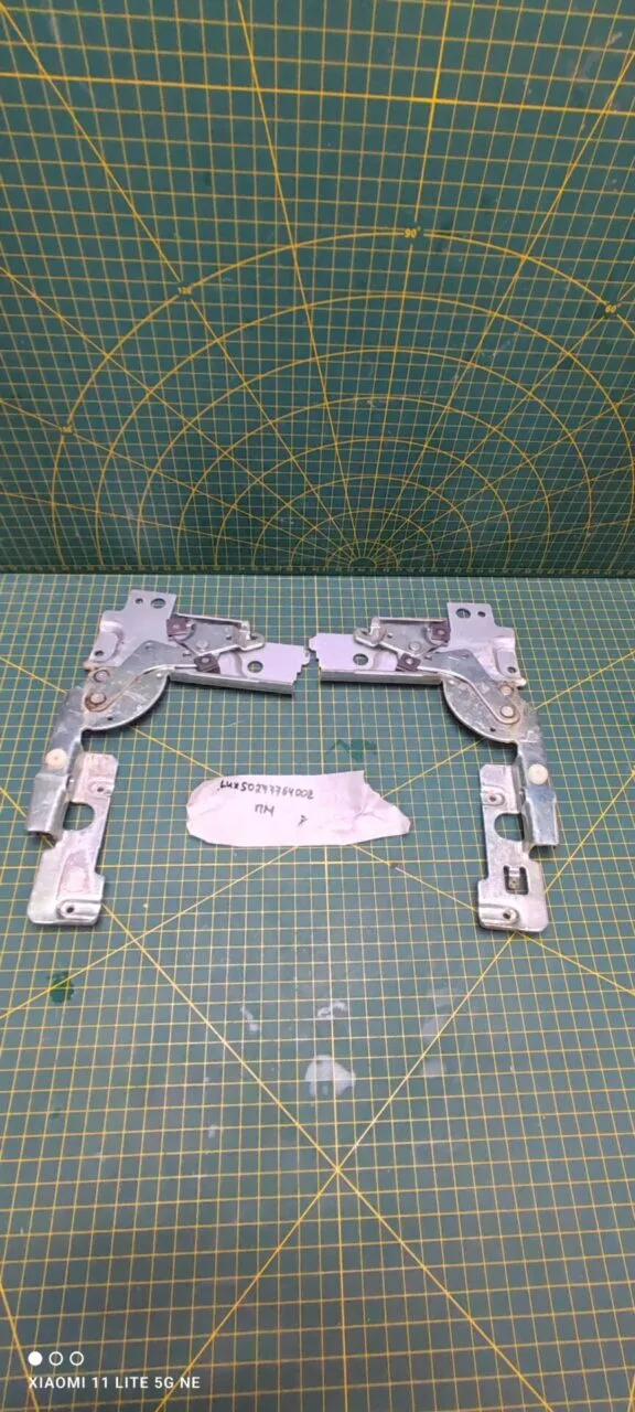 Петли двери Electrolux 50277764002 пара для пмм