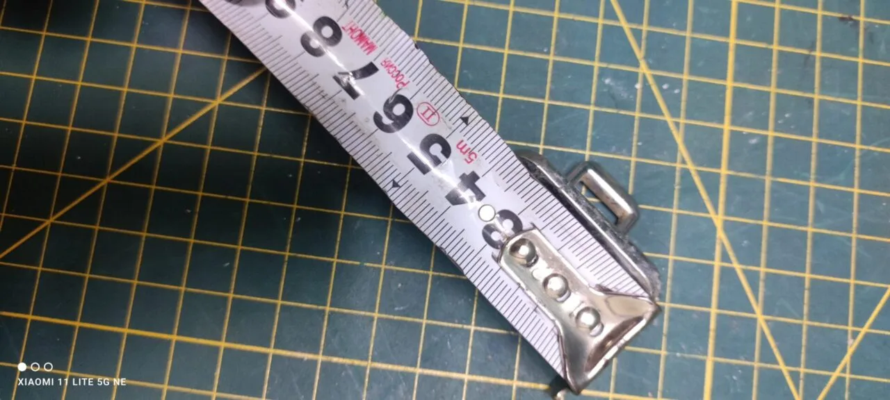 Петля люка Ariston  484563 для суш.маш.