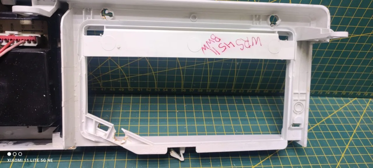 Модуль Beko WRS 4511BWW с дефектом пластика