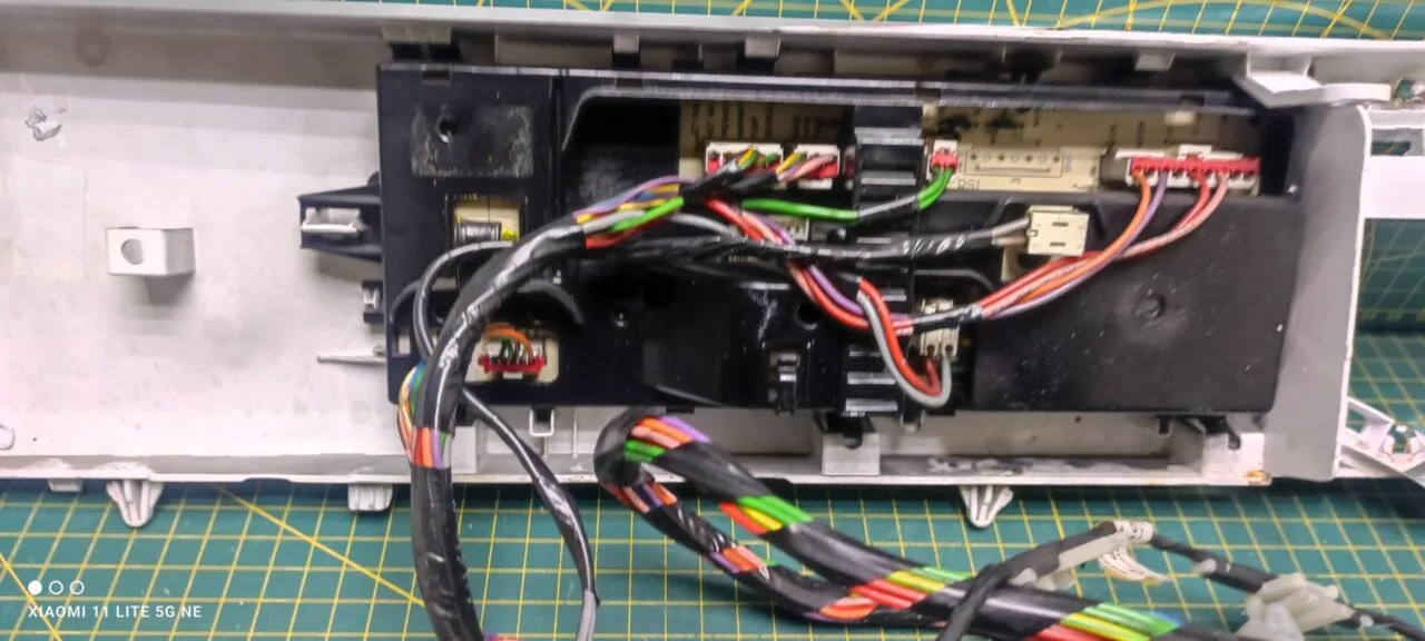 Модуль Beko WRS 4511BWW с дефектом пластика