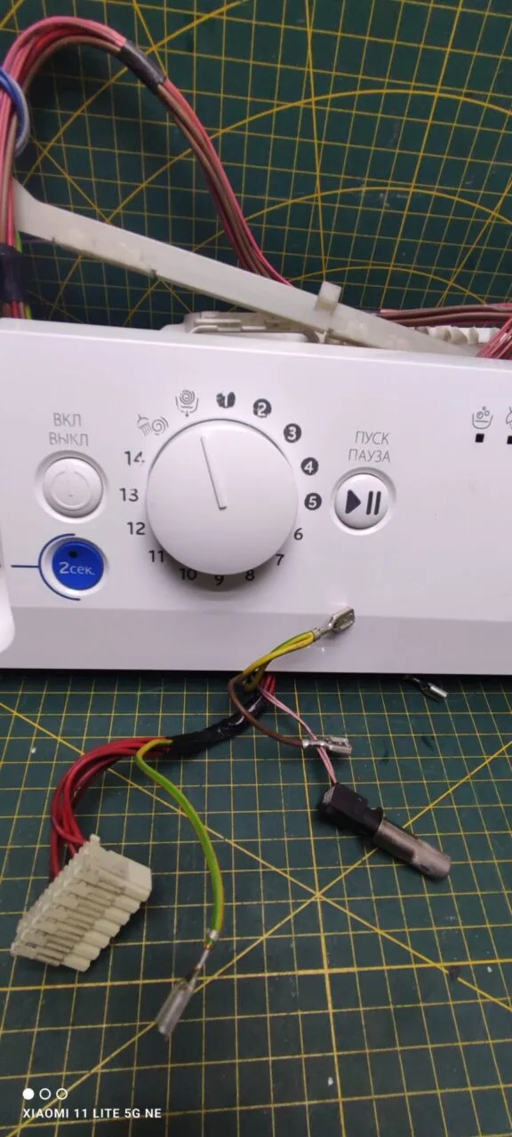 Модуль Indesit PWSB 50851 с дефектом пластика