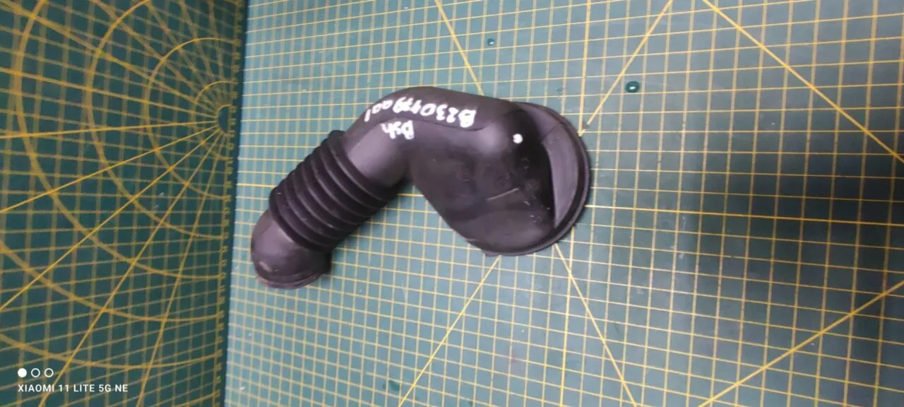 Патрубок Bosch B230479AA1 6000449