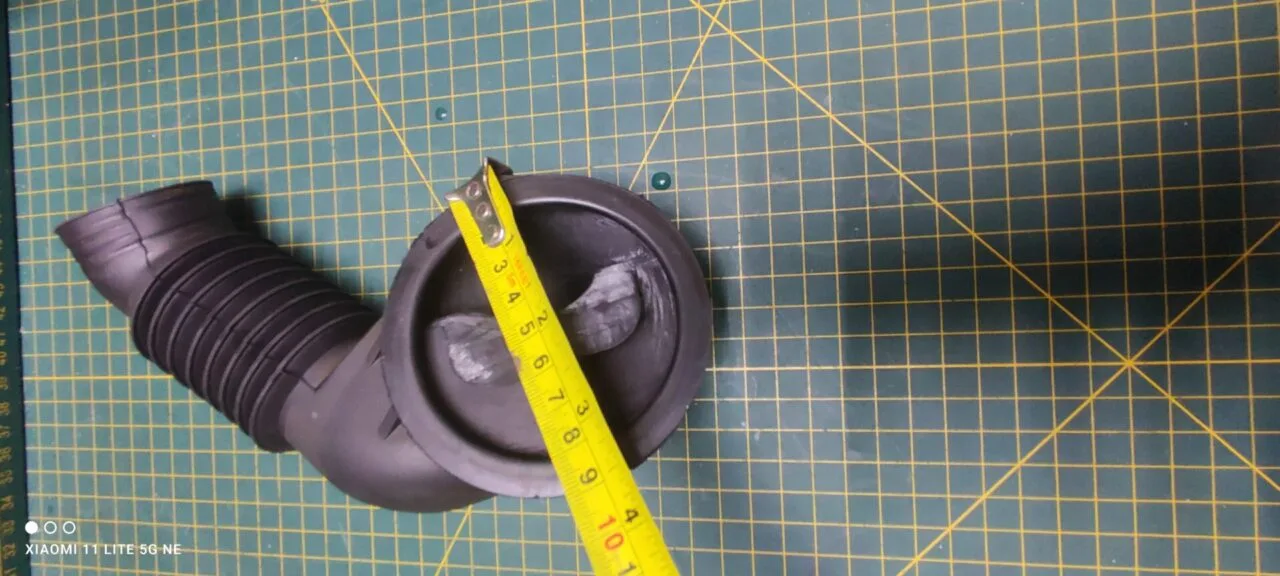 Патрубок Bosch B230479AA1 6000449