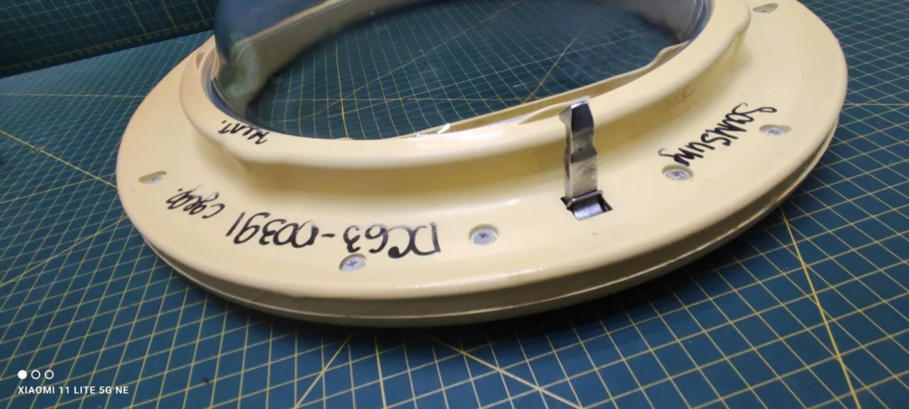 Люк Samsung Dc63-00391 с дефектом желтый