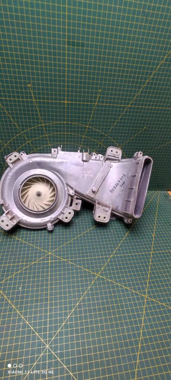 Мотор сушки в корпусе Electrolux 807267303 в сборе