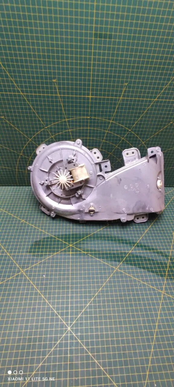 Мотор сушки в корпусе Electrolux 807267303 в сборе