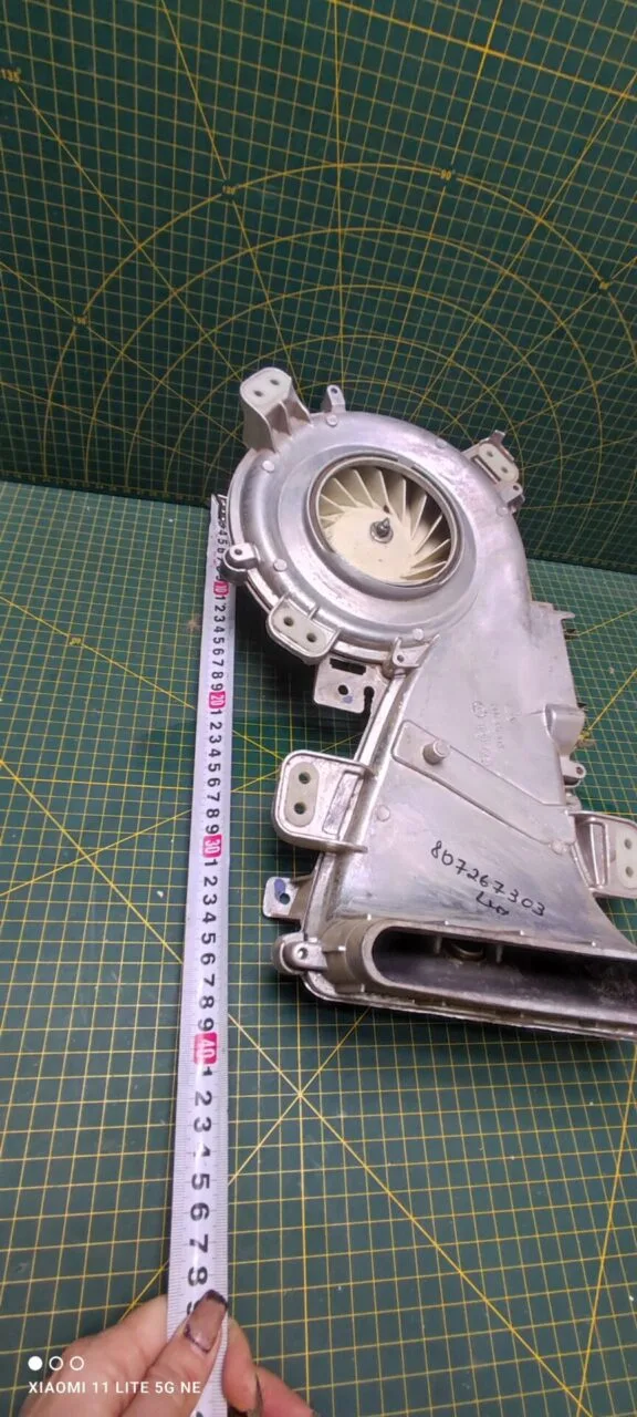 Мотор сушки в корпусе Electrolux 807267303 в сборе