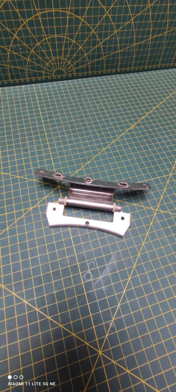 Петля люка Samsung DC97-00100C
