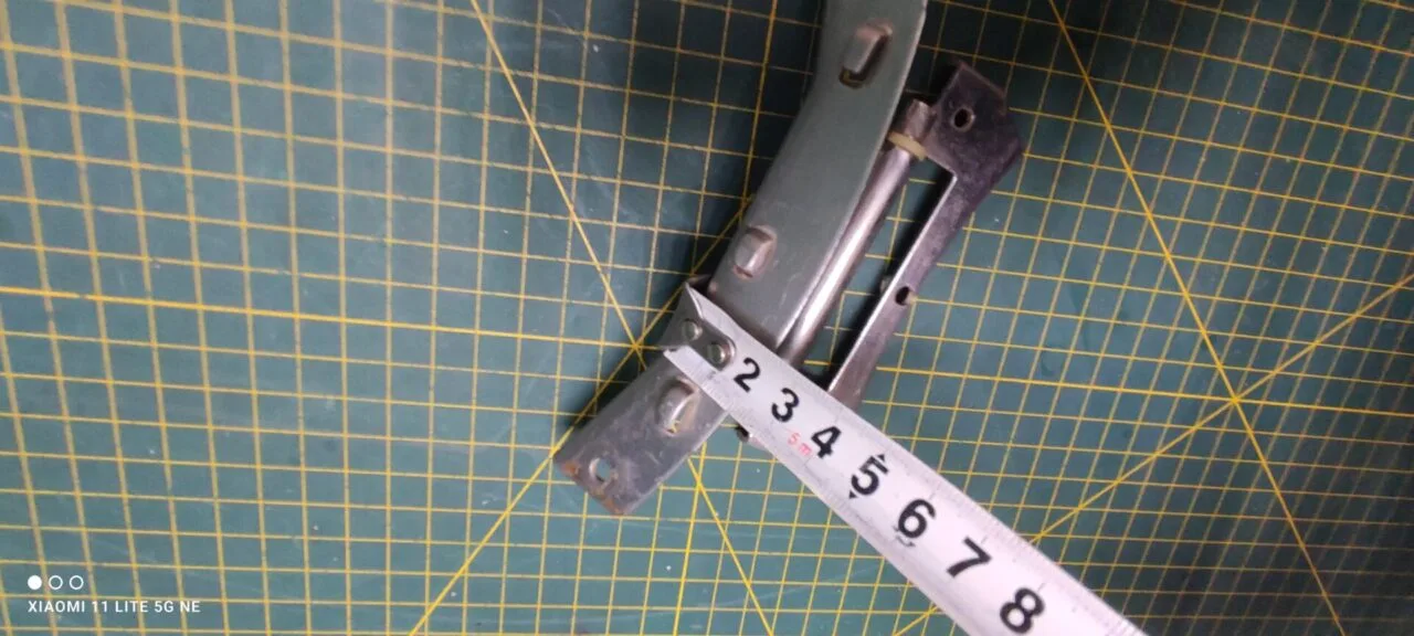 Петля люка Samsung DC97-00100C