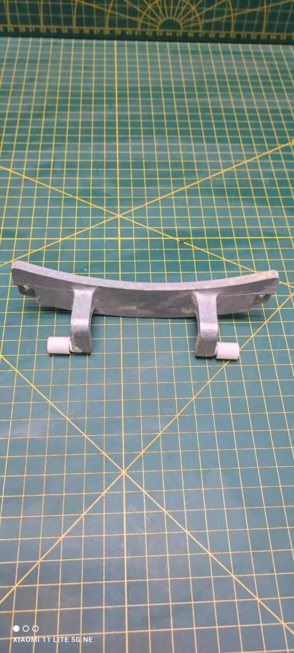 Петля люка Bosch, Siemens 9000669092 +2 втулки