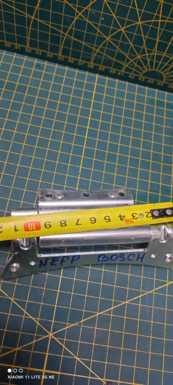 Петля люка Bosch Neff 659291