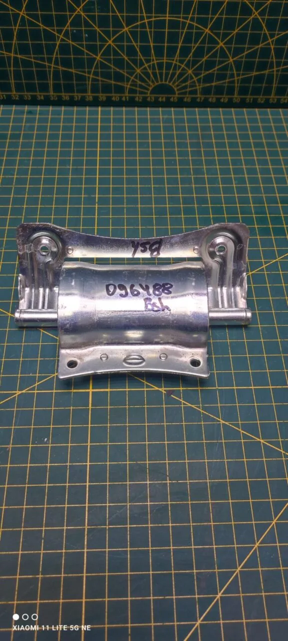 Петля люка Bosch 096488