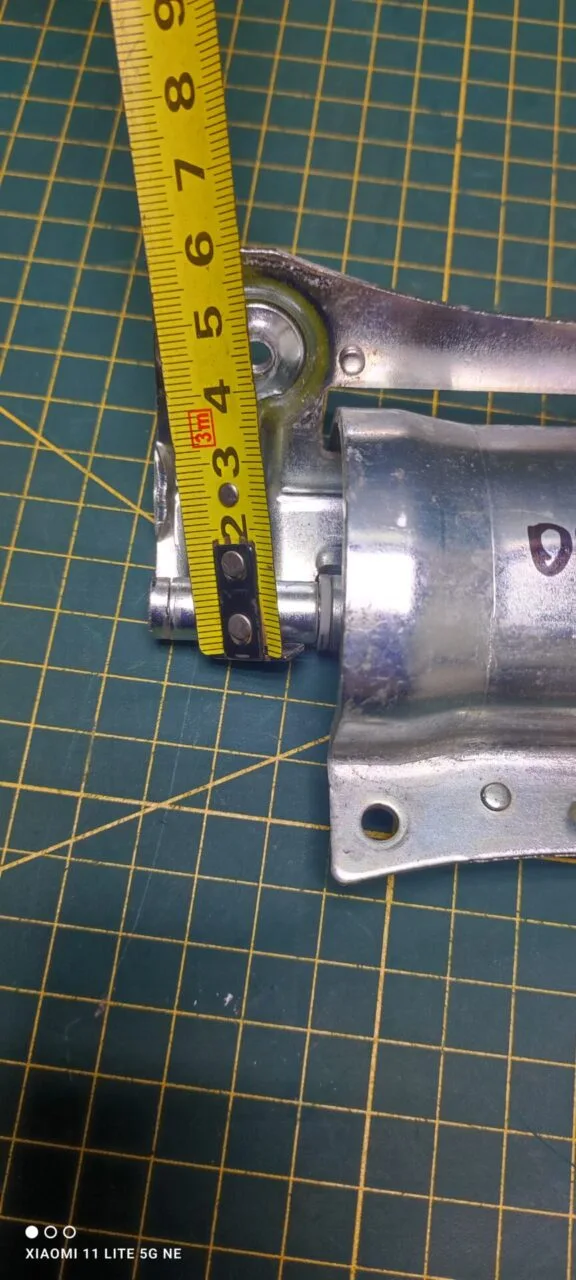 Петля люка Bosch 096488