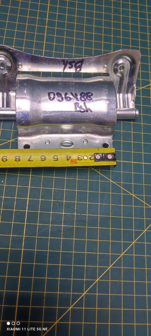 Петля люка Bosch 096488
