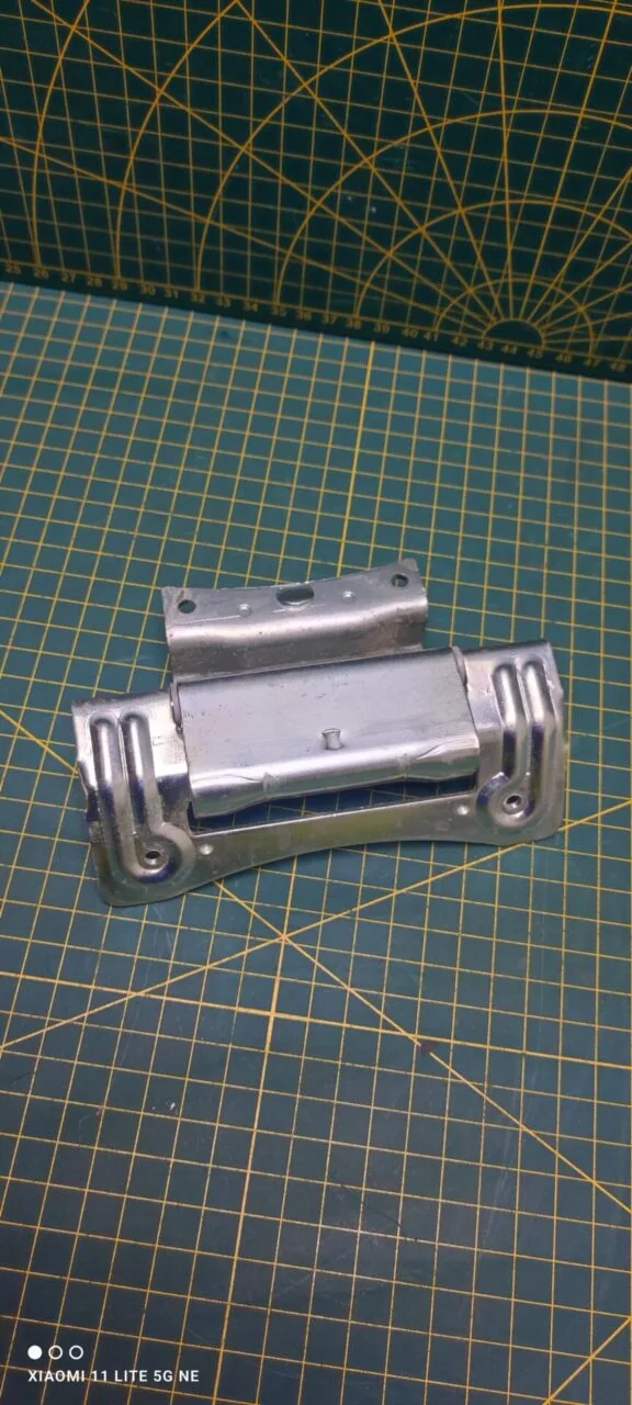 Петля люка Bosch 096488