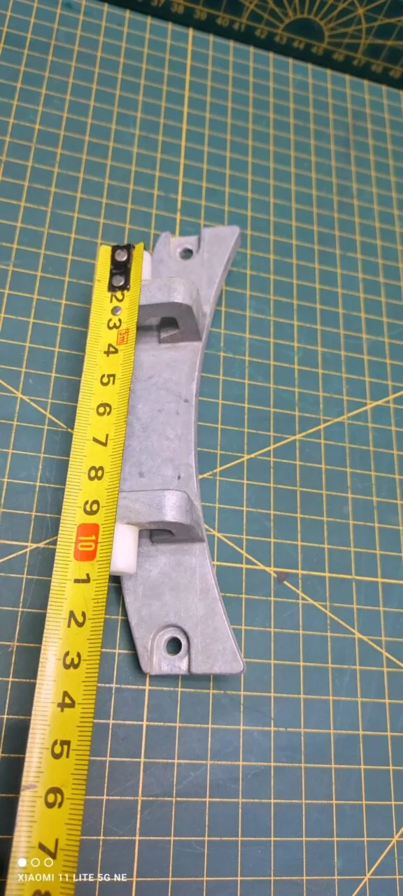 Петля люка Bosch 9000054586 +2 втулки
