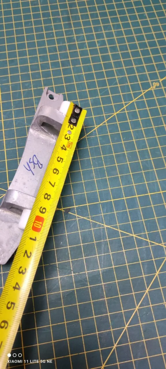 Петля люка Bosch 9000317394,9000545794 9000331928 +2 втулки
