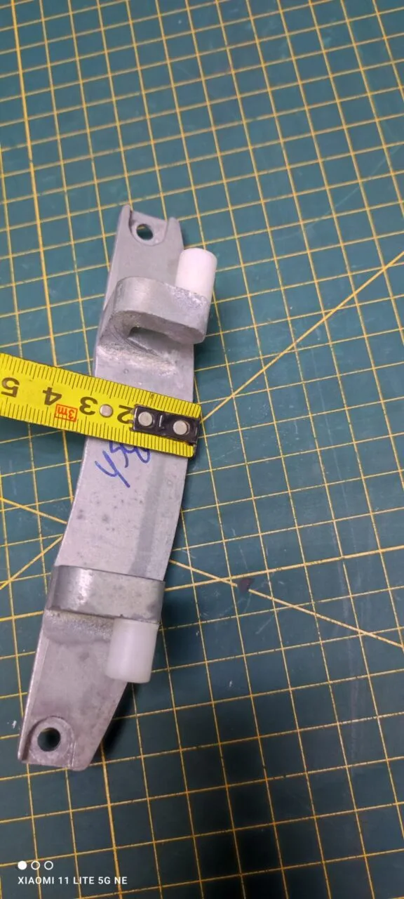 Петля люка Bosch 9000317394,9000545794 9000331928 +2 втулки