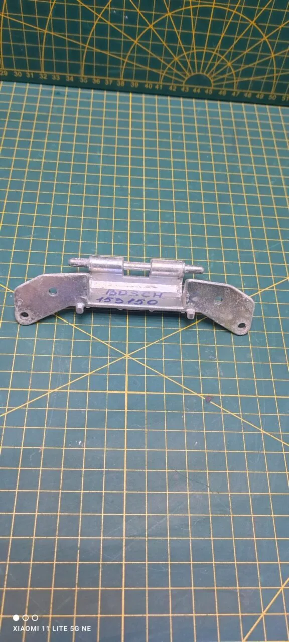 Петля люка Bosch 153150