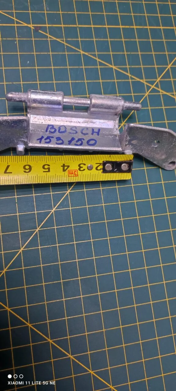 Петля люка Bosch 153150