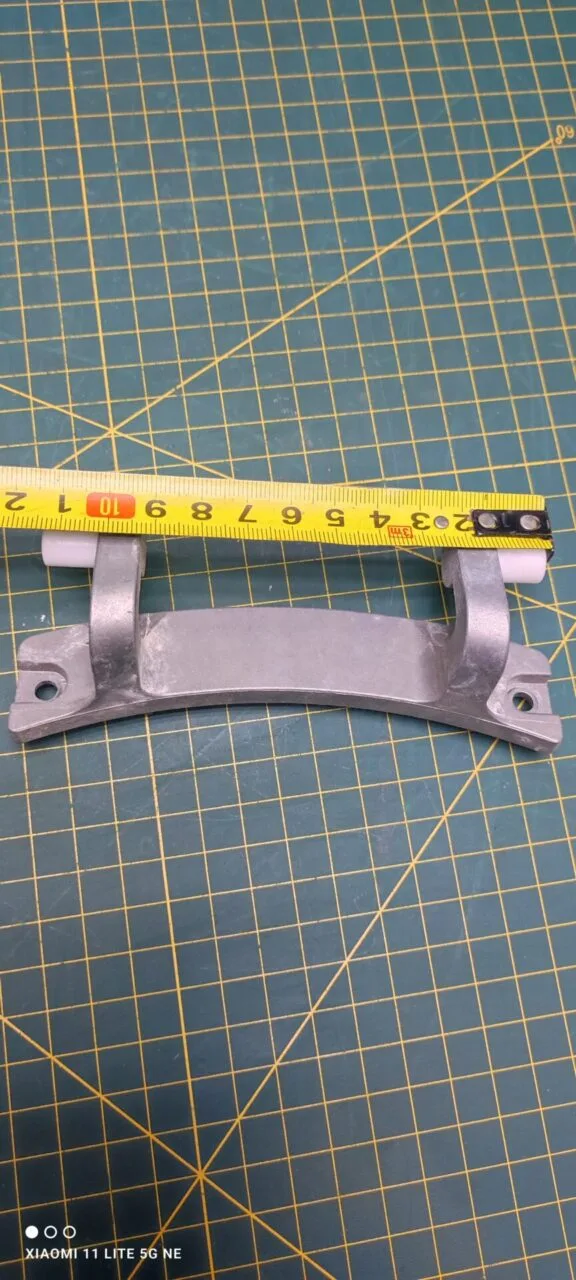Петля люка Bosch, Siemens 5500000133 +2 втулки
