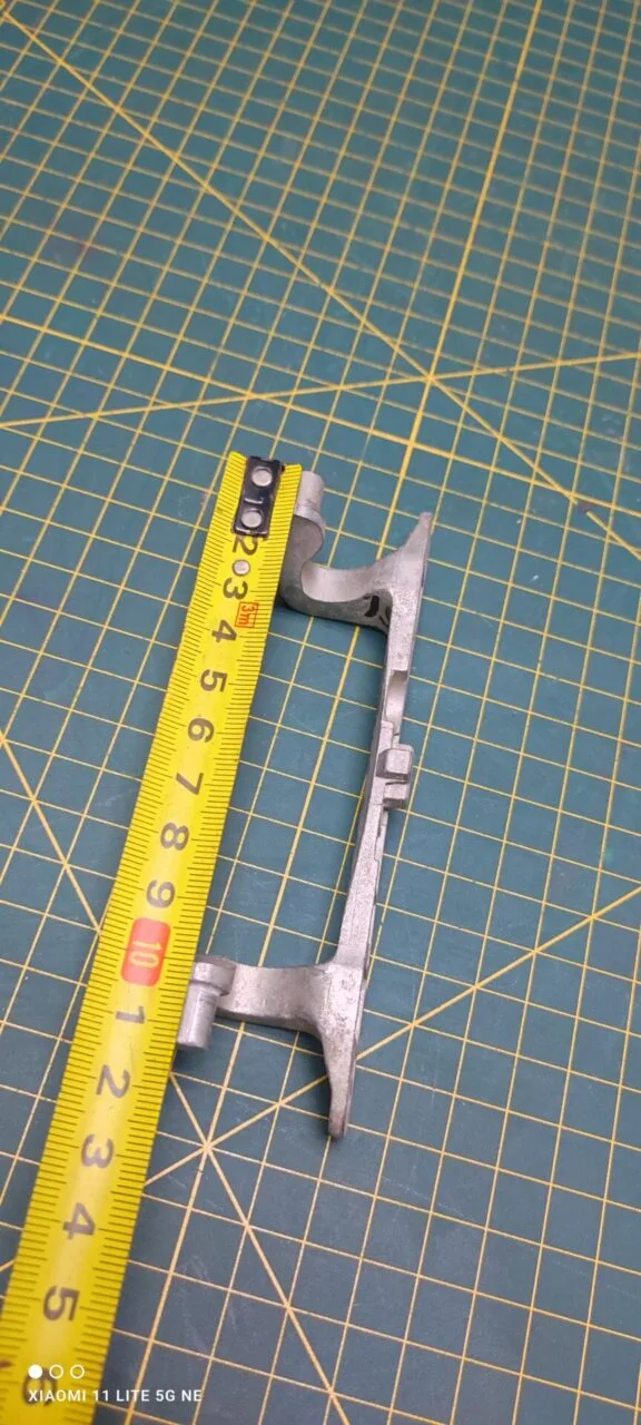Петля люка Beko 2805710100 без втулок