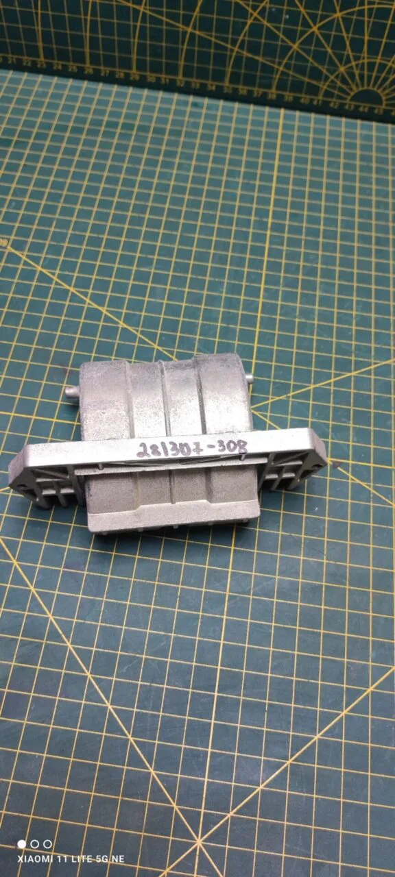 Петля люка Beko 281307 281308