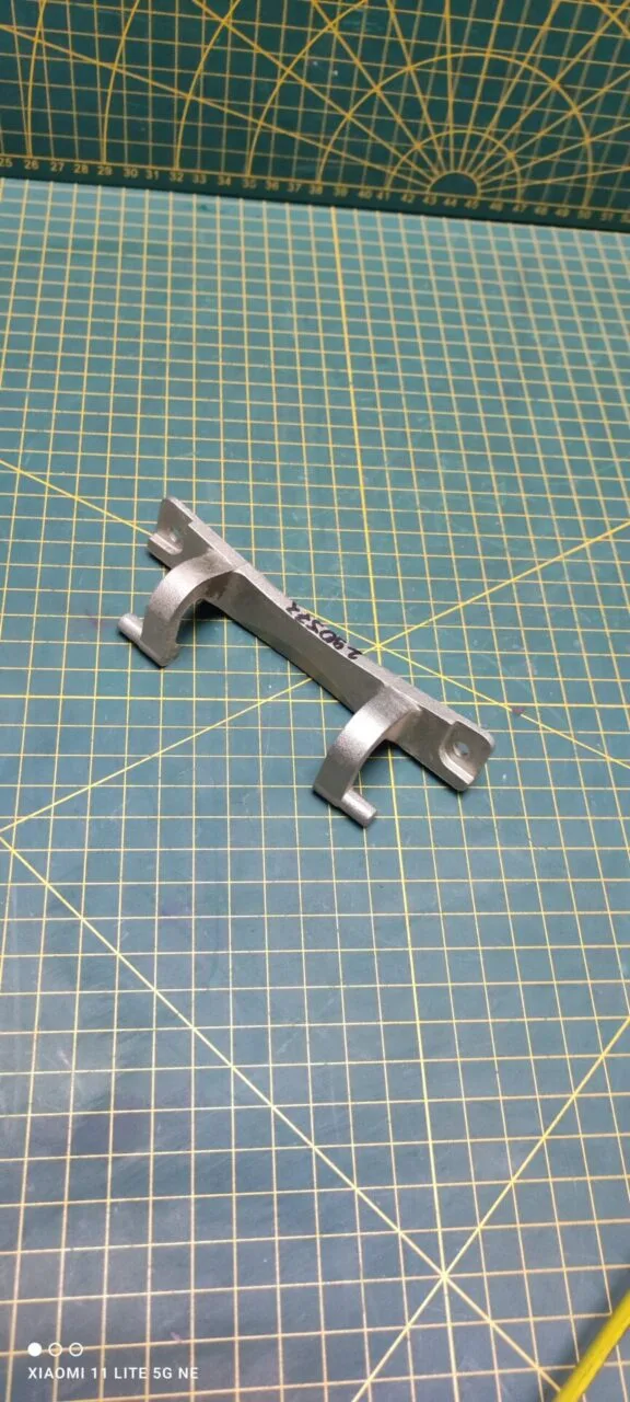 Петля люка Beko 290573 без втулок