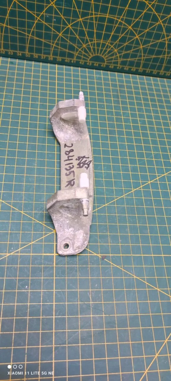 Петля люка Beko 284135 R1 284872 +2 втулки