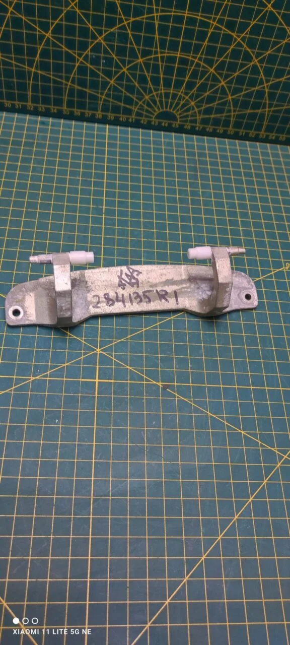 Петля люка Beko 284135 R1 284872 +2 втулки