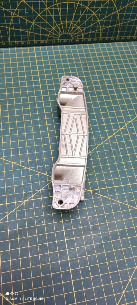 Петля люка Beko 284135 R1 +2 втулки