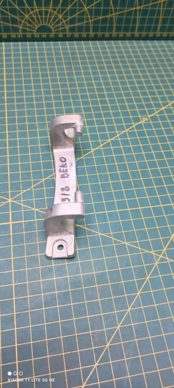 Петля люка Beko 281318 без втулок