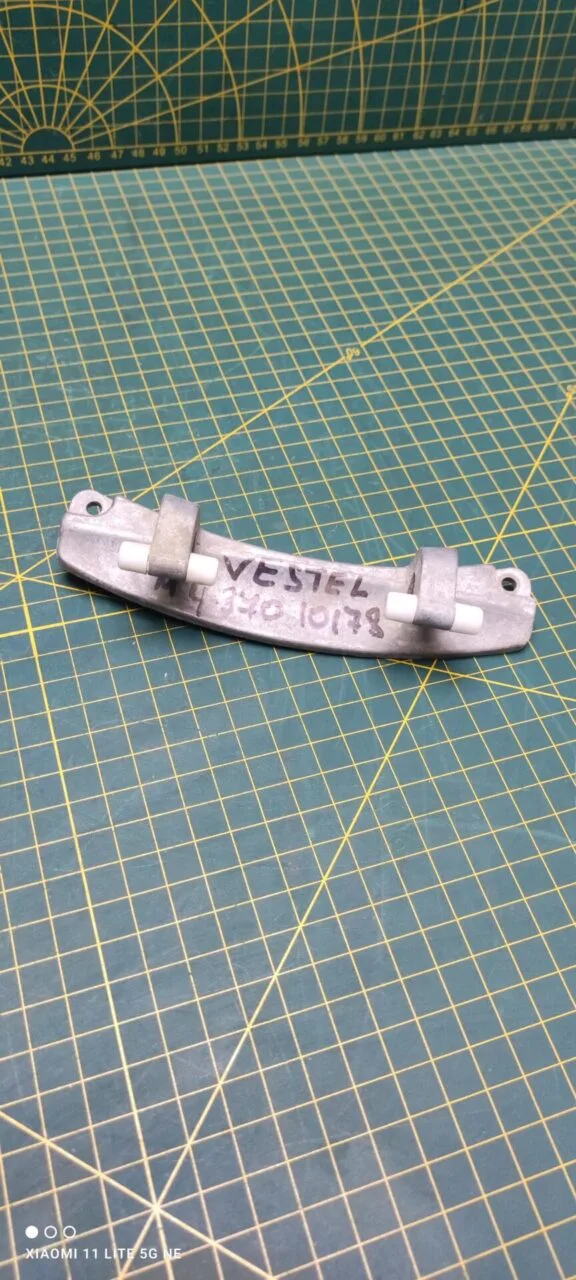 Петля люка Vestel 37010178 +4 втулки