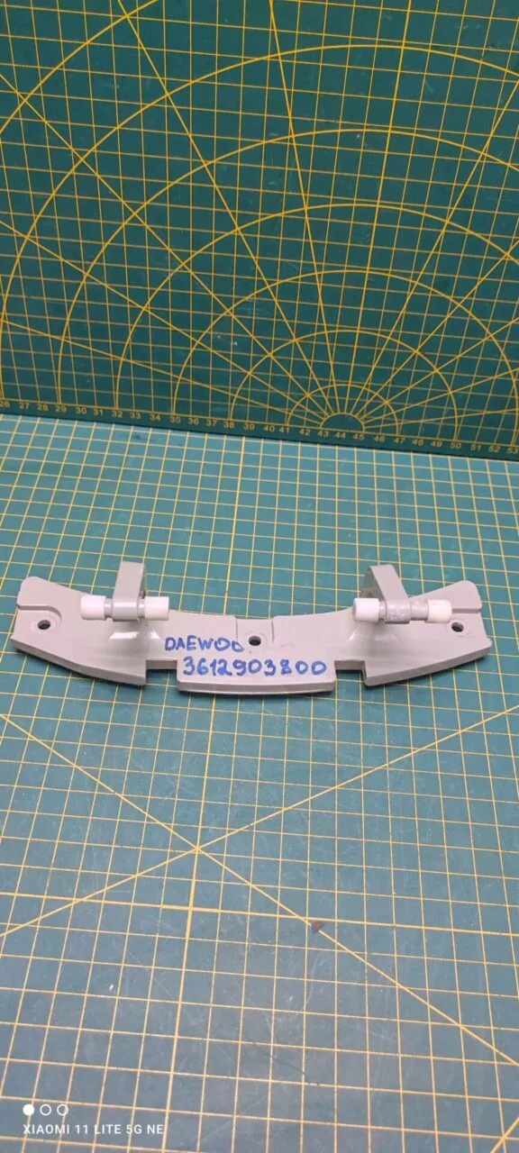 Петля люка Daewoo 3612903800 +4 втулки