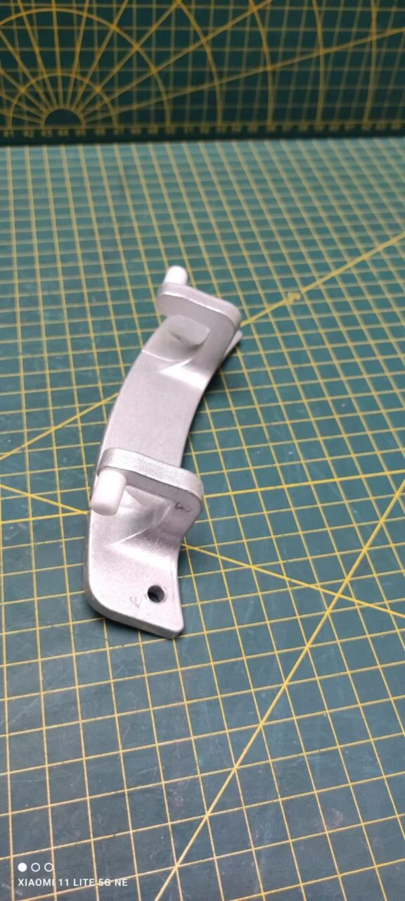 Петля люка Dexp F 42050001 +2 втулки