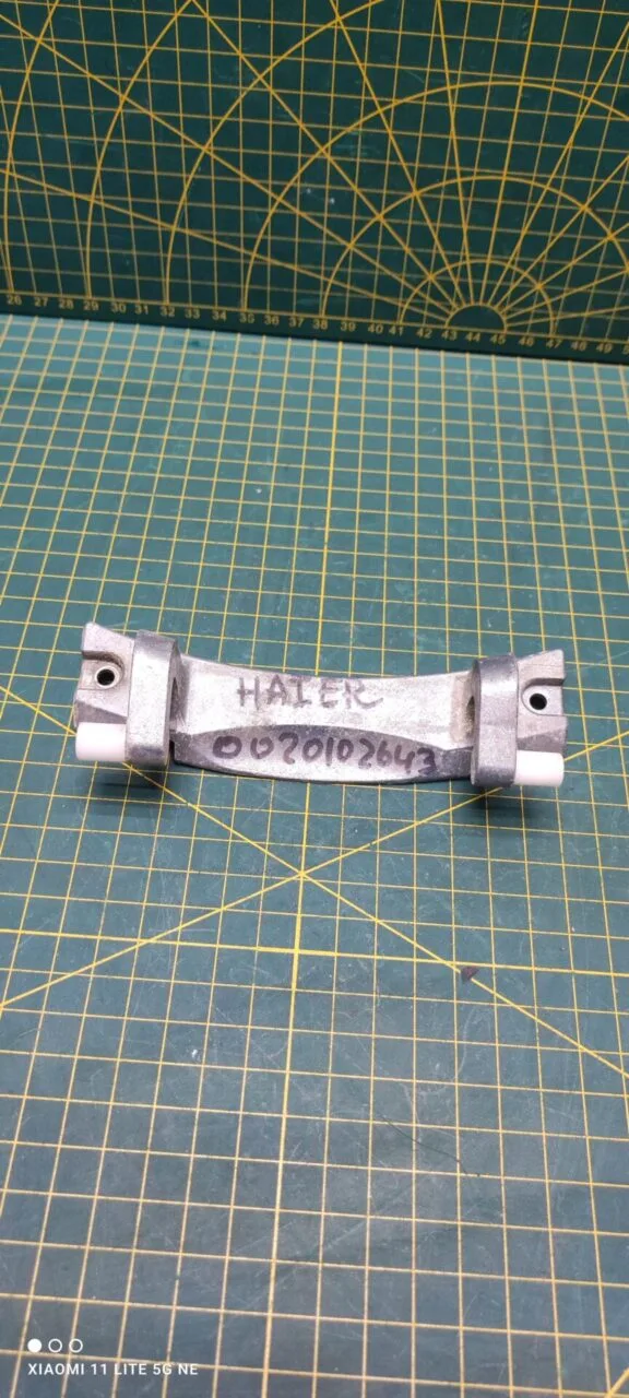 Петля люка Haier 0020102643 +2 втулки