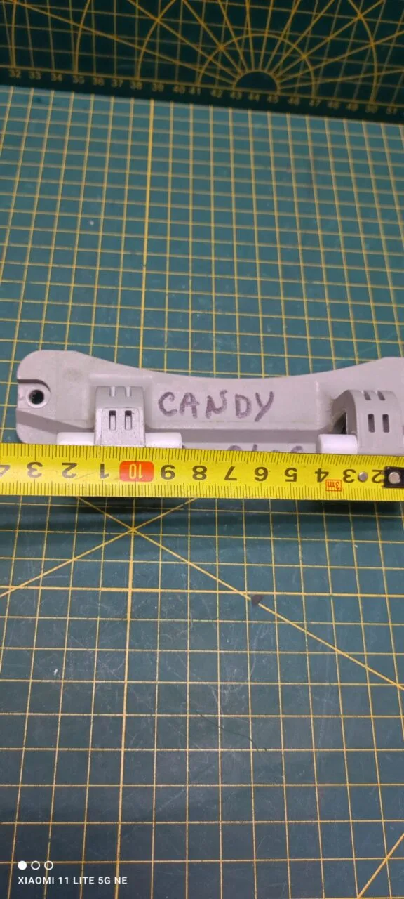 Петля люка Candy 43009406 +4 втулки