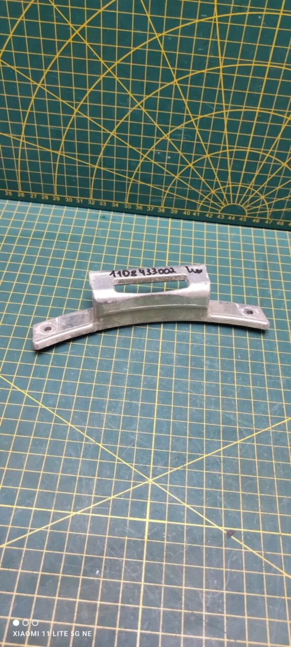 Петля люка Electrolux 1108433002