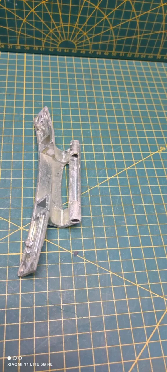 Петля люка Electrolux 1108433002