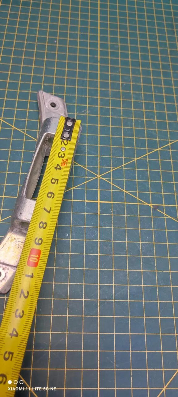 Петля люка Electrolux 1108433002