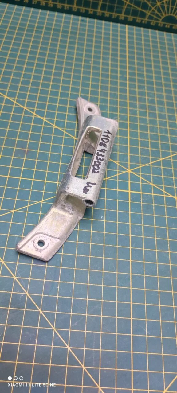 Петля люка Electrolux 1108433002