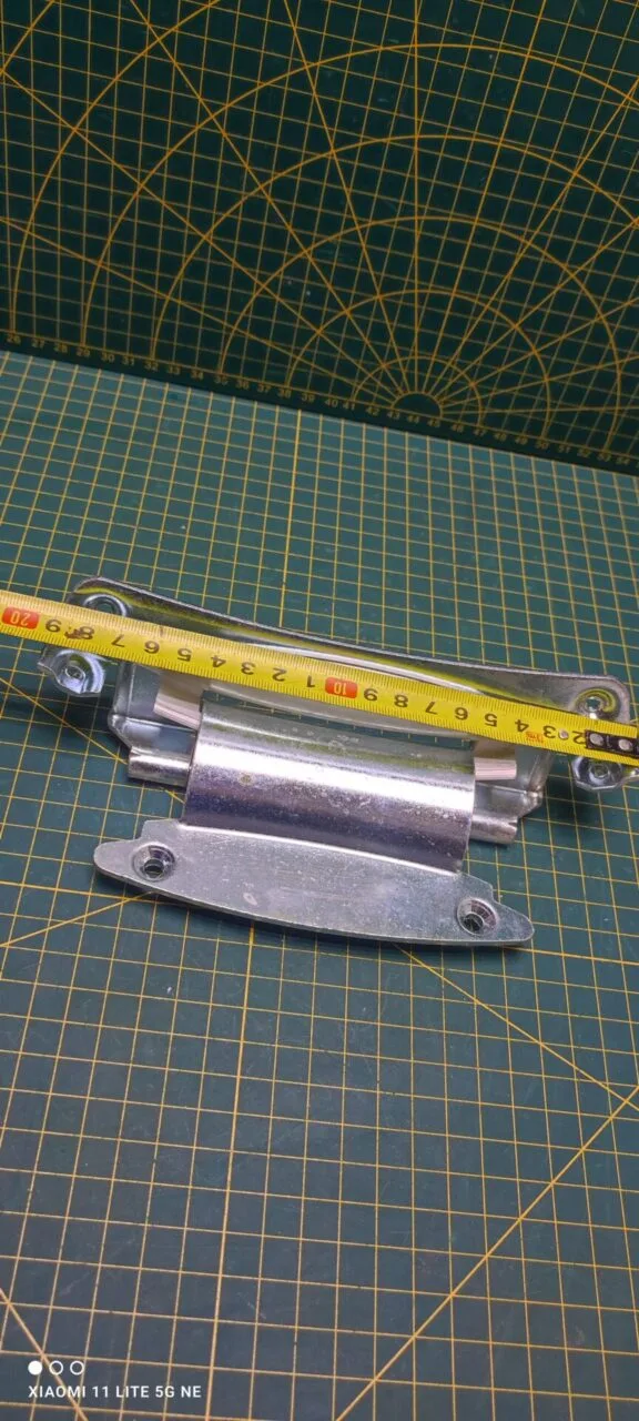 Петля люка Electrolux 1321442103